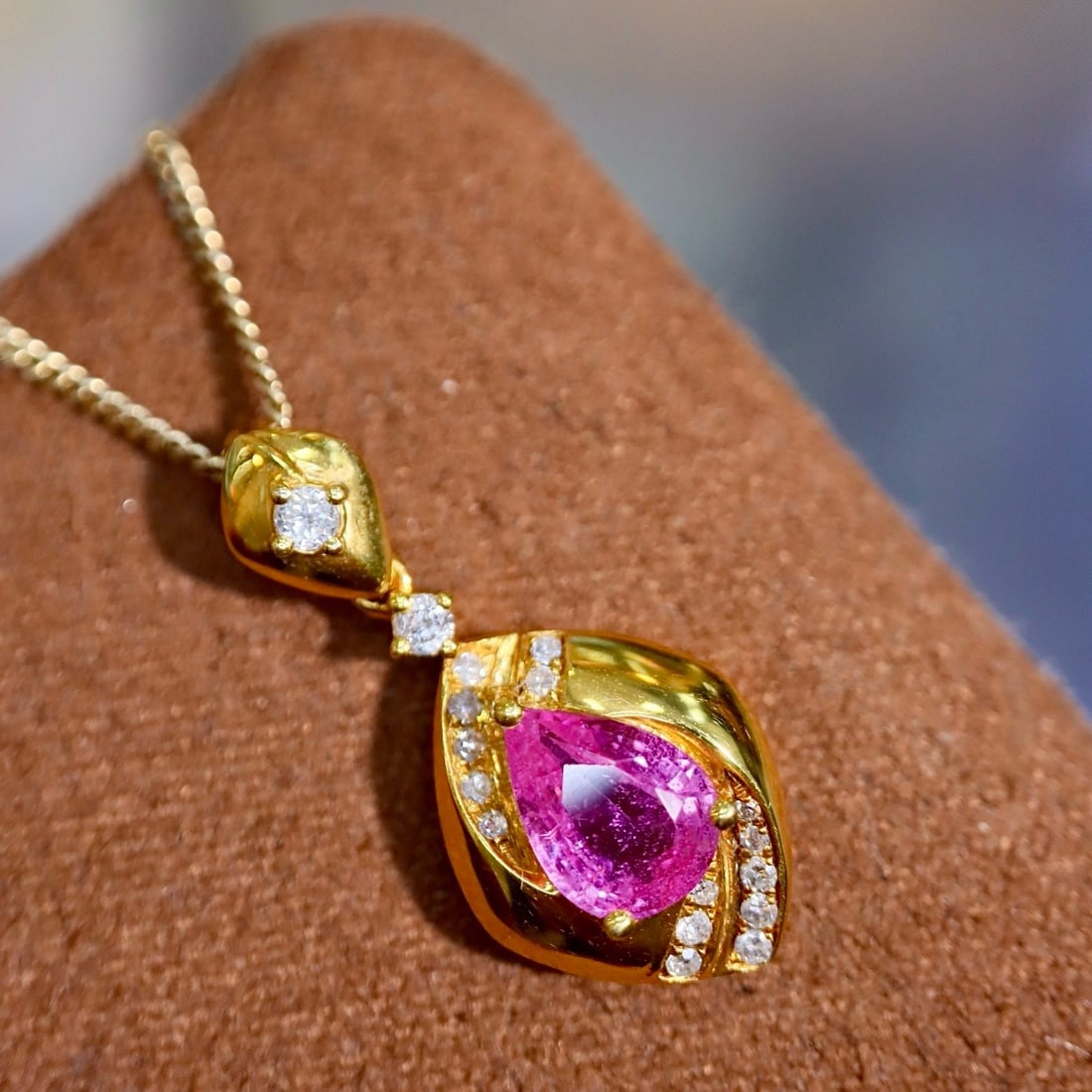 14k Gold 1.07 Ctw Natural Sapphire & Diamond Pendant( Without Chain ): Ref:231164422 // gold content:14k gold // main gemstone:sapphire // shape:pear // carat weight:0. 95ct // color:pink // treatment:natural // // adjacent gemstone 2 : diamond // shape:round // carat