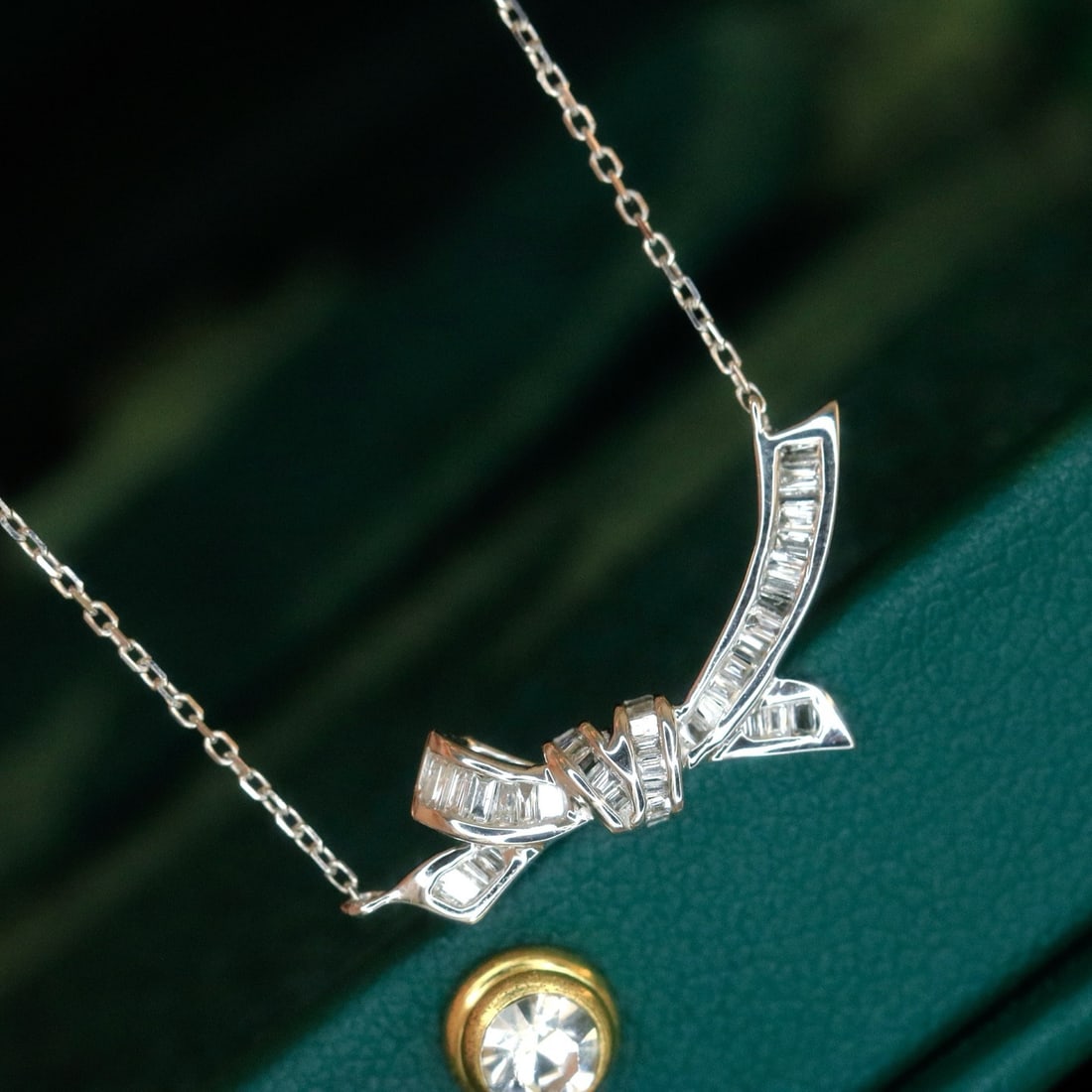 14k Gold 0.16 Ct Natural H Diamond Necklace: Ref:231164424 // gold content:14k gold // main gemstone:diamond // shape:baguette // carat weight:0. 16ct // clarity grade:vs-si // color:h // treatment:natural // Condition: New High Estimate: 2600