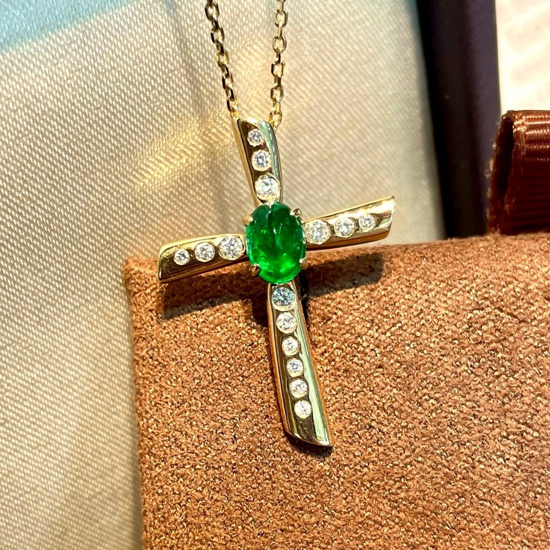 14k Gold 0.85 Ctw Vivid Green Natural Emerald & Diamond Pendant( Without Chain ) - 4