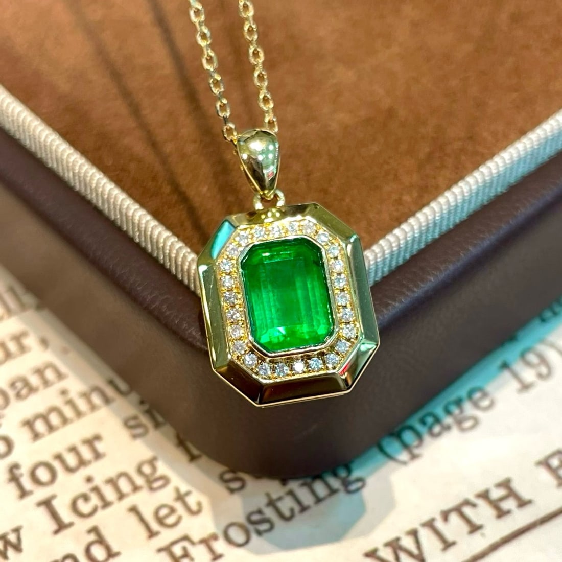 14k Gold 1.56 Ctw Vivid Green Natural Emerald & Diamond Pendant( Without Chain ): Ref:231164433 // gold content:14k gold // main gemstone:emerald // shape:octagonal // carat weight:1. 43ct // color:vivid green // treatment:natural // // adjacent gemstone 2 : diamond // shape:round 