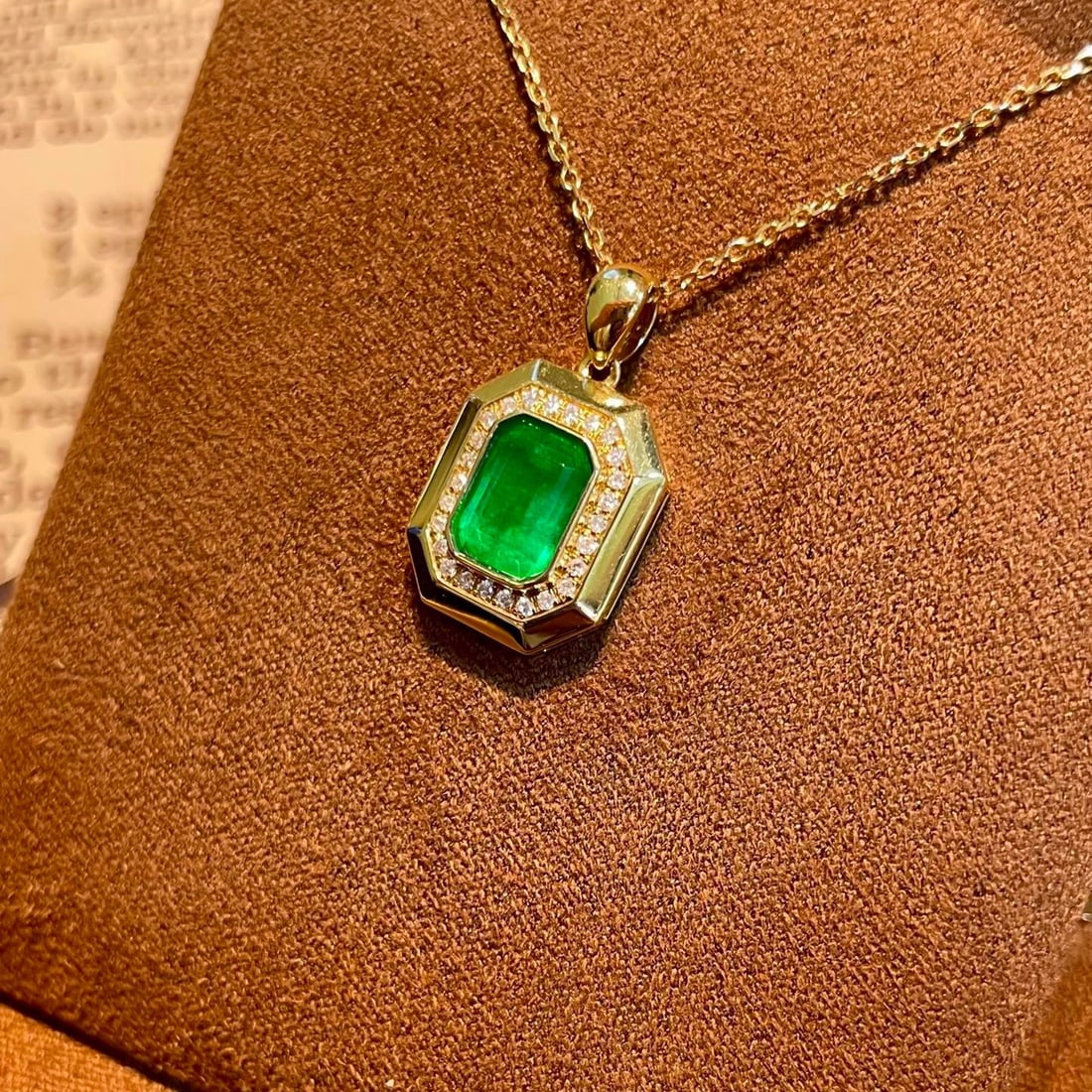 14k Gold 1.56 Ctw Vivid Green Natural Emerald & Diamond Pendant( Without Chain ) - 3