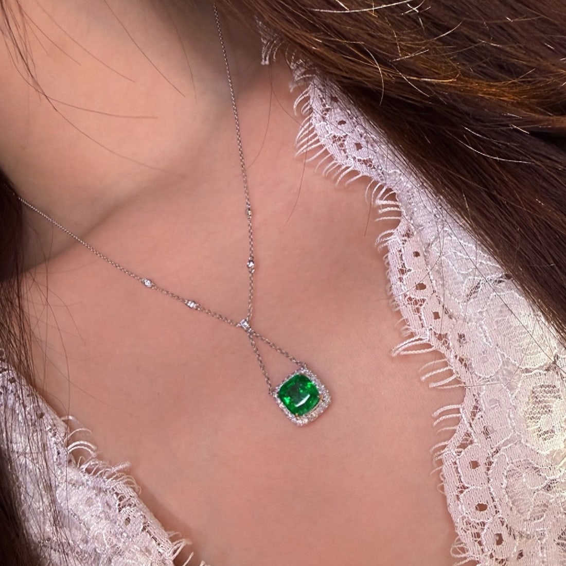 14k Gold 1.8 Ct Natural Emerald & Diamond Necklace - 4