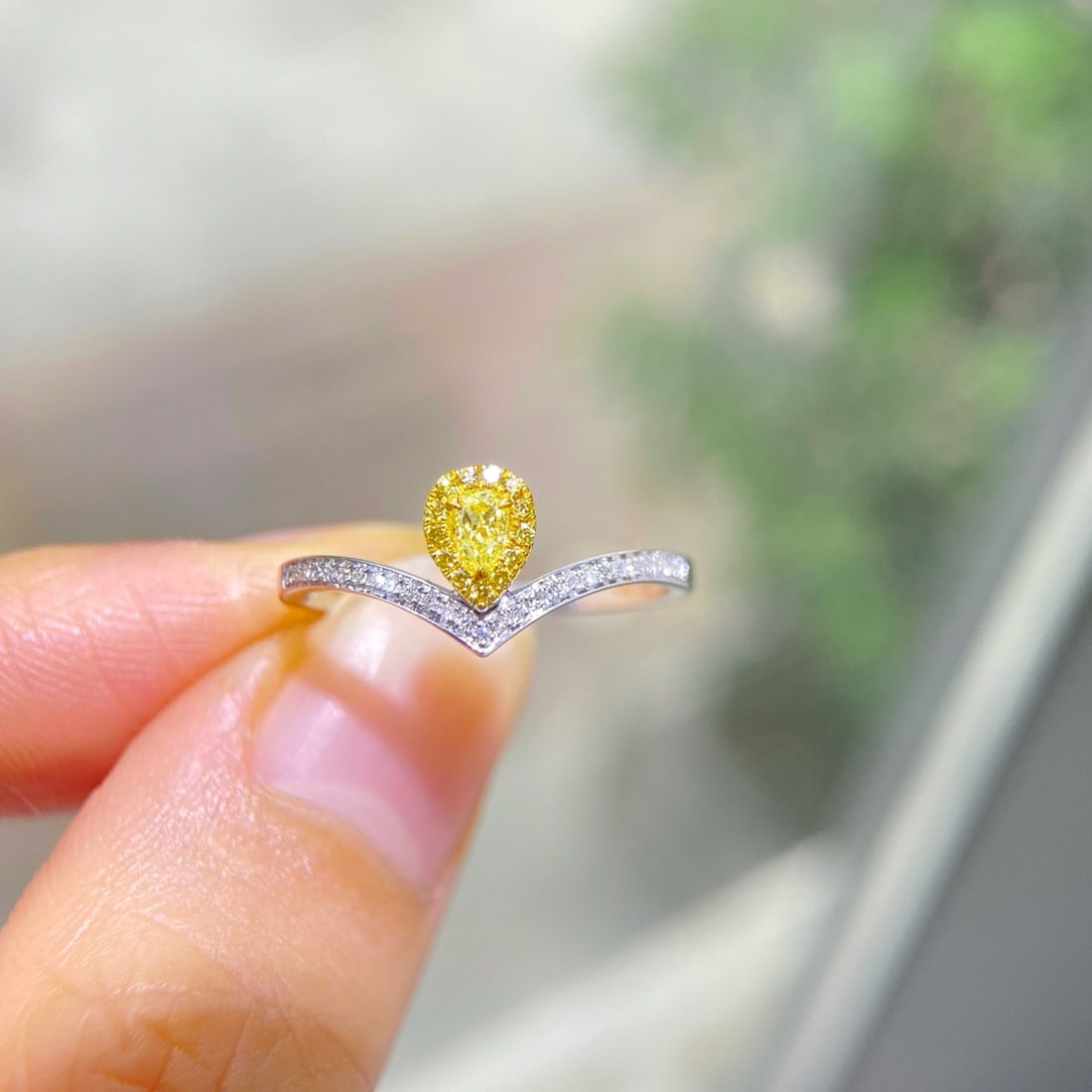 14k Gold 0.21 Ctw Natural Yellow Diamond & Diamond Ring: Ref:231164440 // gold content:14k gold // ring size:7. 25us // // main gemstone:yellow diamond // shape:pear // carat weight:0. 11ct // color:yellow // treatment:natural // // adjacent gemstone 2 :