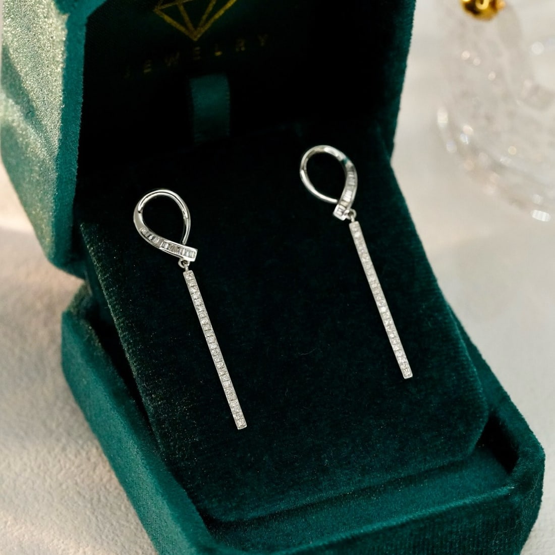 14k Gold 0.5 Ct Natural H Diamond Earrings: Ref:231164450 // gold content:14k gold // main gemstone:diamond // shape:multiple // carat weight:0. 5ct // clarity grade:vs-si // color:h // treatment:natural // Condition: New Low Estimate: 2100.00 