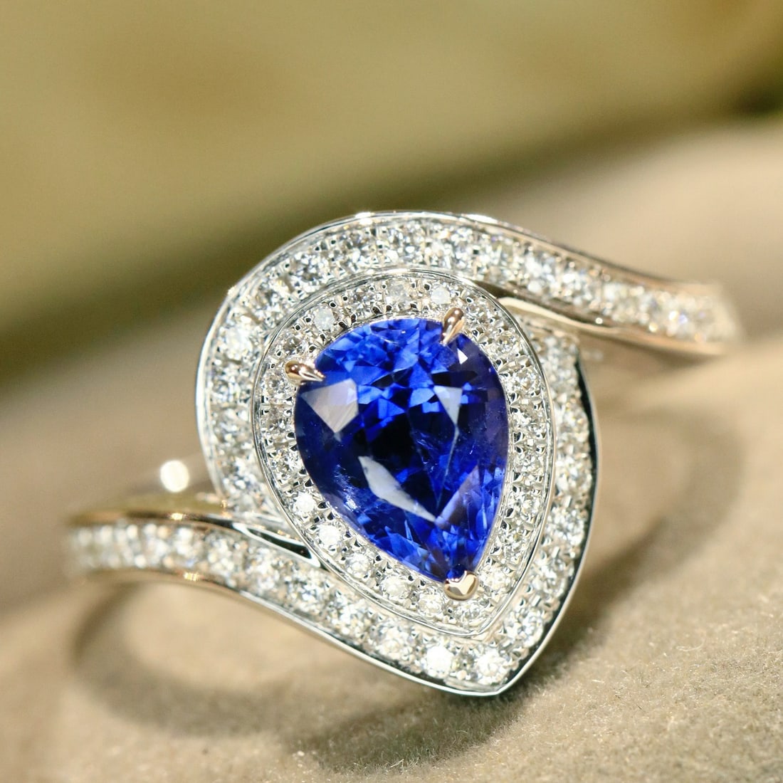 14k Gold 2.10 Ctw Natural Sapphire & Diamond Ring - 2