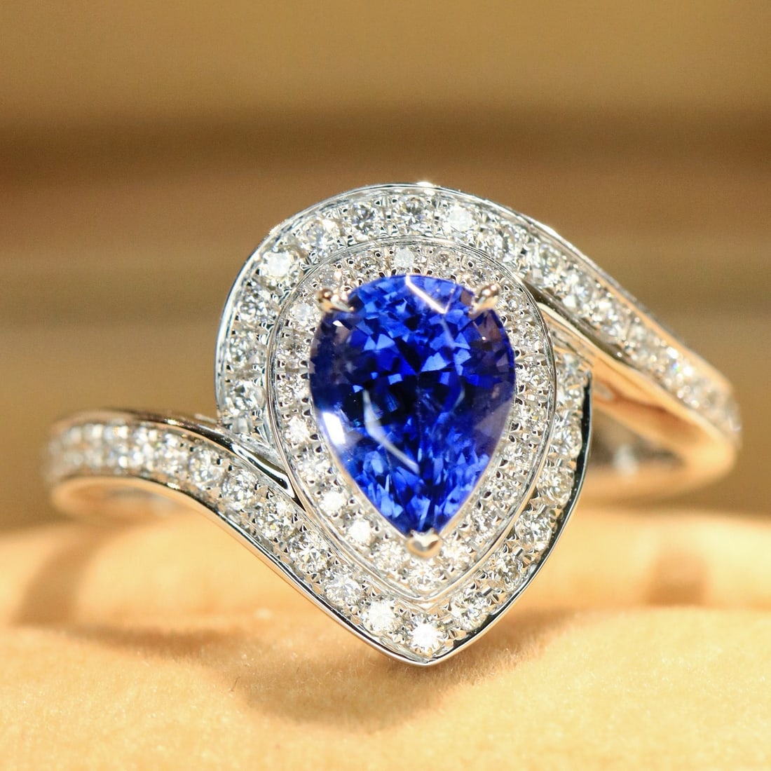 14k Gold 2.10 Ctw Natural Sapphire & Diamond Ring - 3