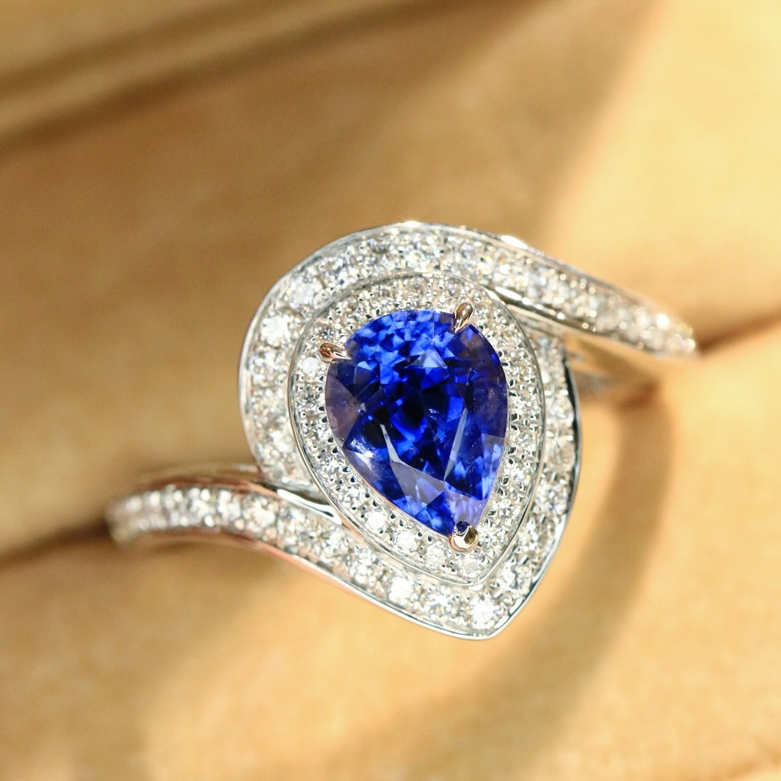 14k Gold 2.10 Ctw Natural Sapphire & Diamond Ring - 4