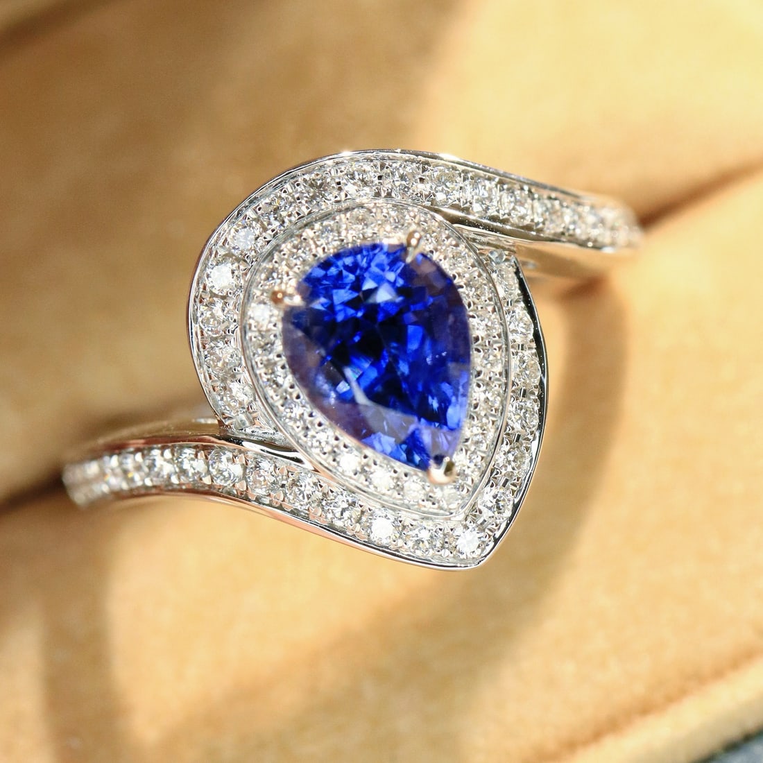 14k Gold 2.10 Ctw Natural Sapphire & Diamond Ring - 5