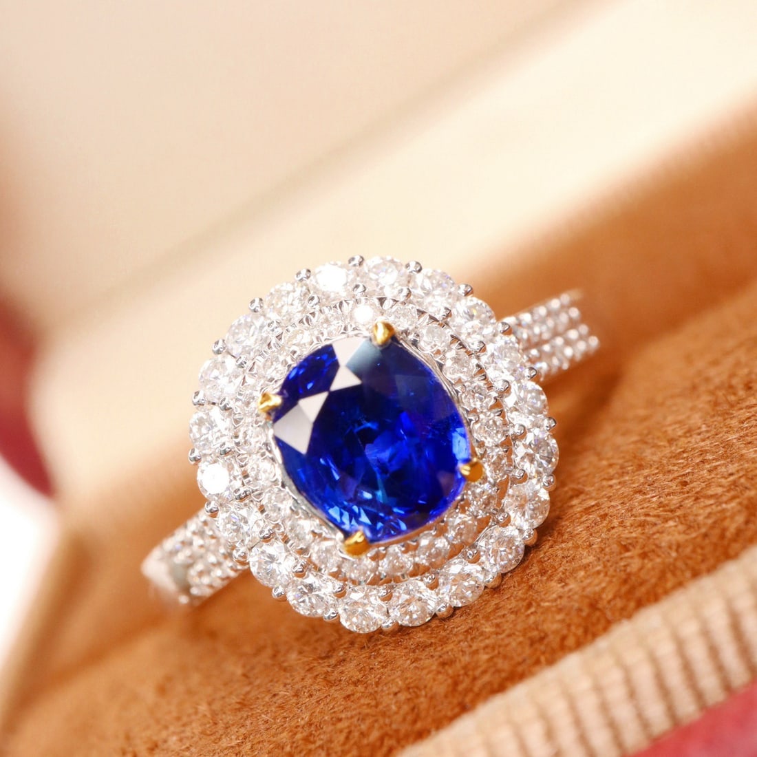 14k Gold 1.65 Ctw Vivid Blue Natural Sapphire & Diamond Ring - 4