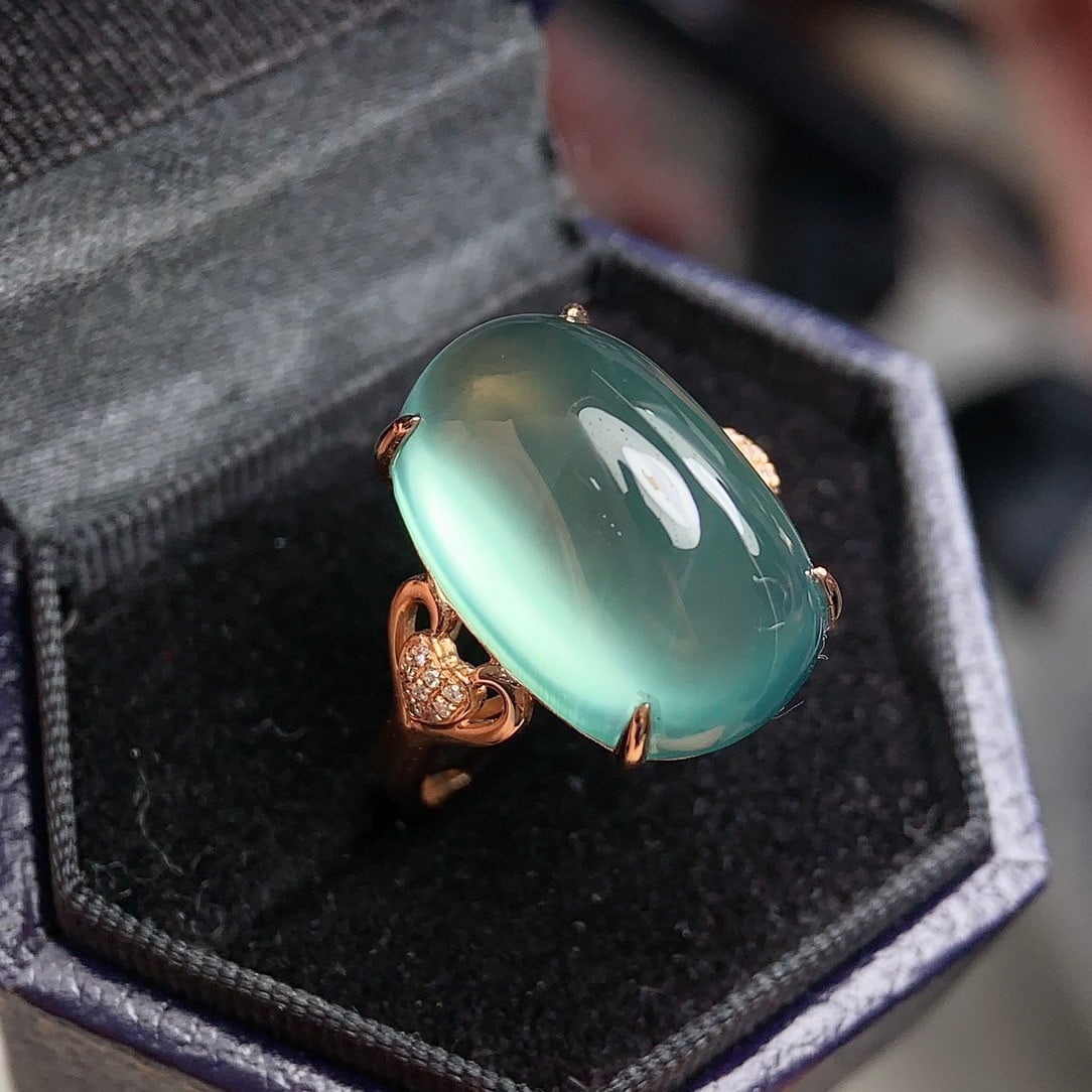14k Gold 18.5 Ct Natural Prehnite & Diamond Ring: Ref:231152400 // gold content:14k gold // ring size:7. 25us // // main gemstone:prehnite // shape:oval // carat weight:18. 5ct // color:green // treatment:natural // // adjacent gemstone 2 : diamond