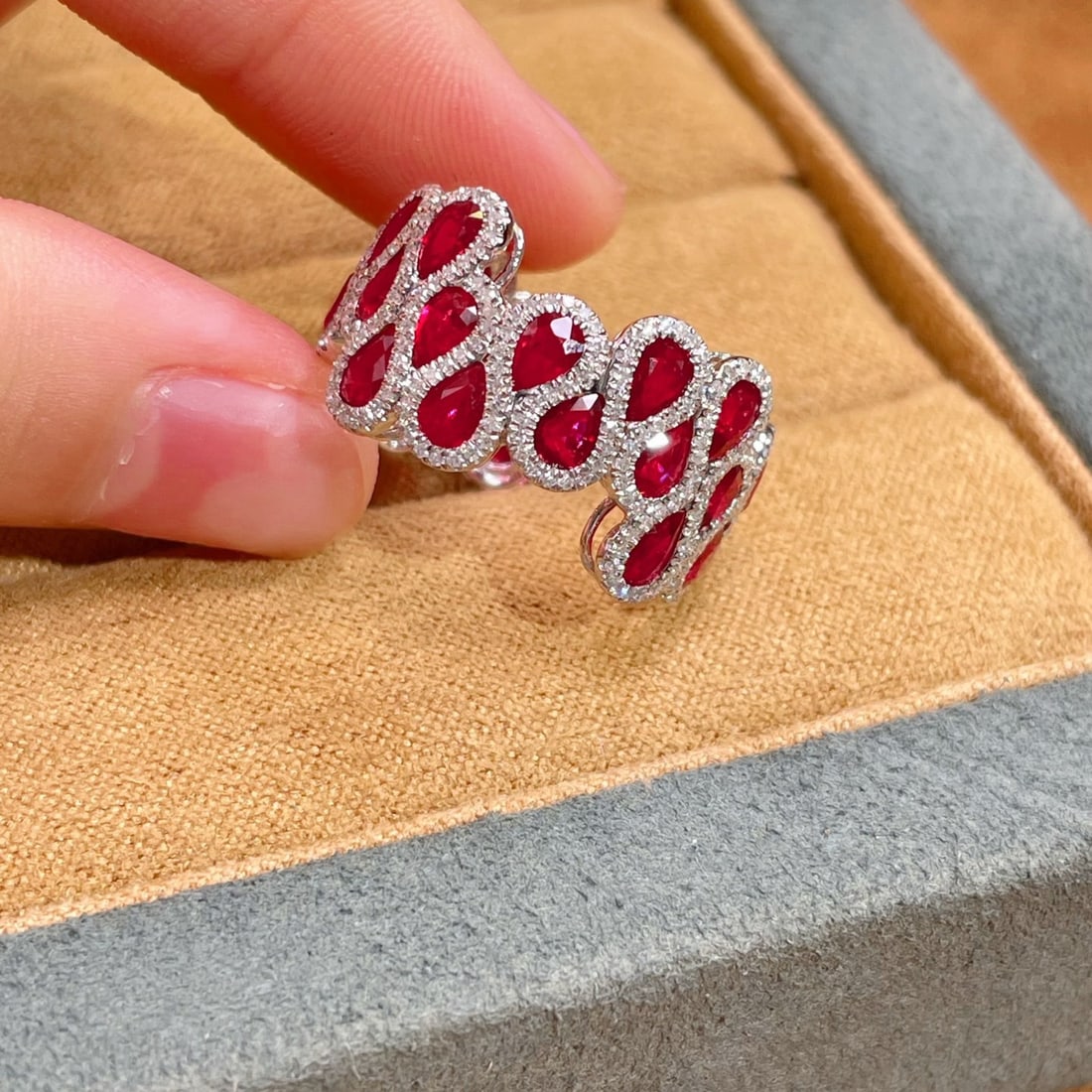 14k Gold 4.5 Ct Vivid Red Natural Ruby & Diamond Ring - 6