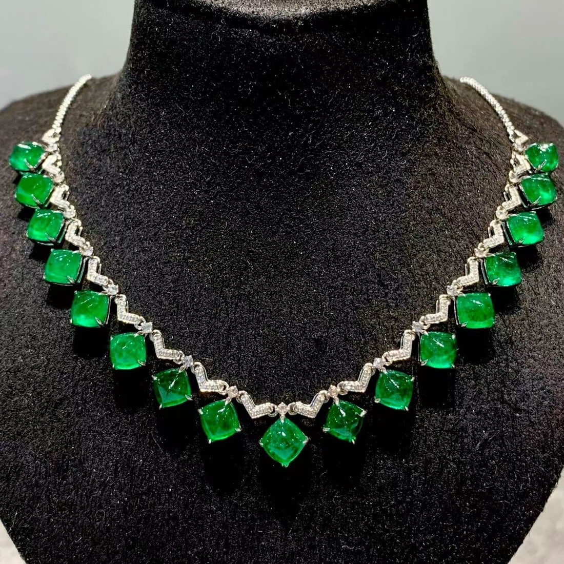 14k Gold 13 Ct Natural Emerald & Diamond Necklace (1 of 6)