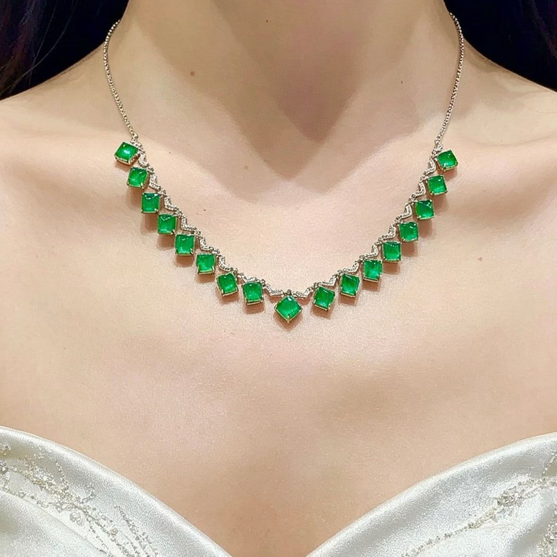 14k Gold 13 Ct Natural Emerald & Diamond Necklace - 3