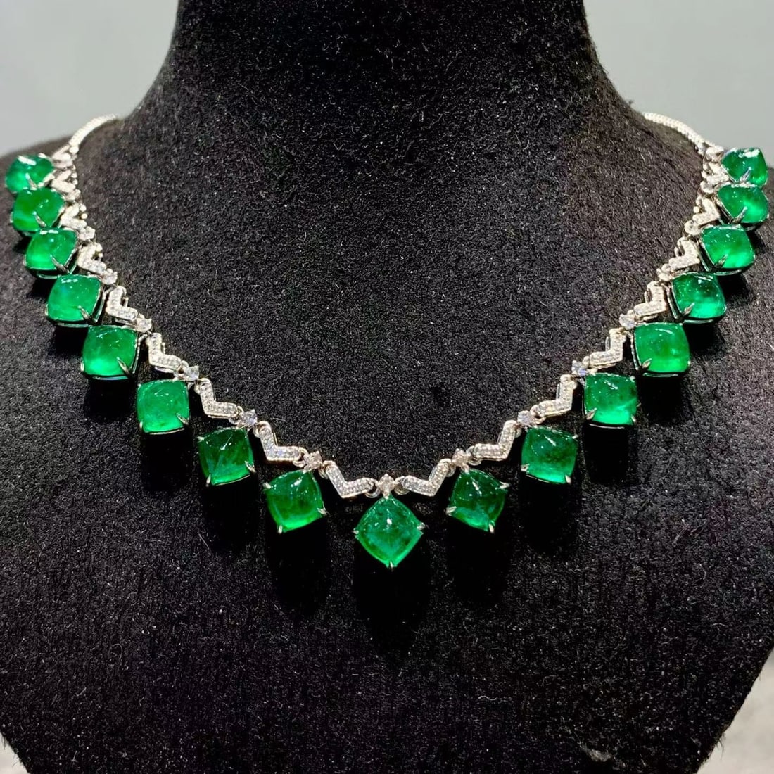 14k Gold 13 Ct Natural Emerald & Diamond Necklace - 4