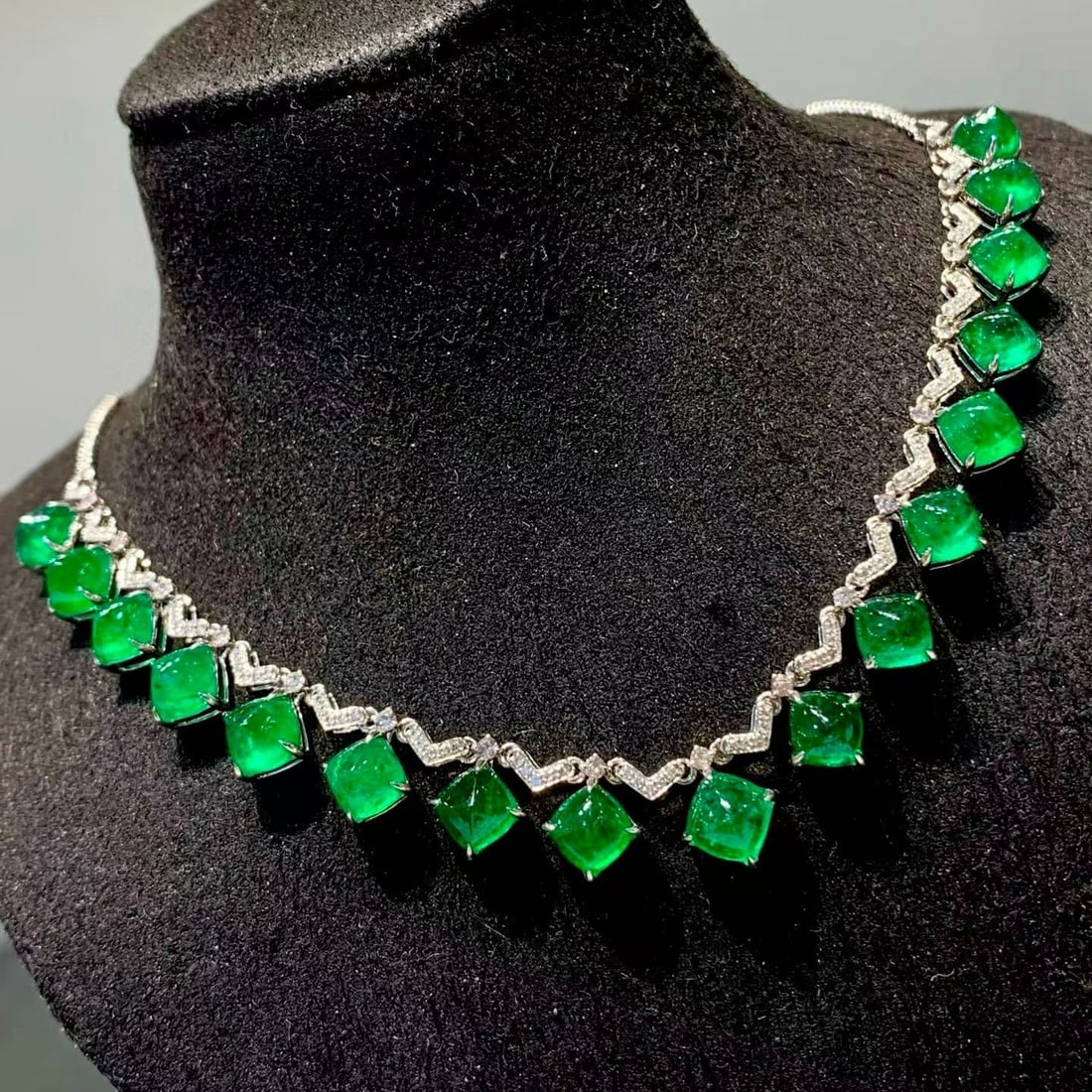 14k Gold 13 Ct Natural Emerald & Diamond Necklace - 5