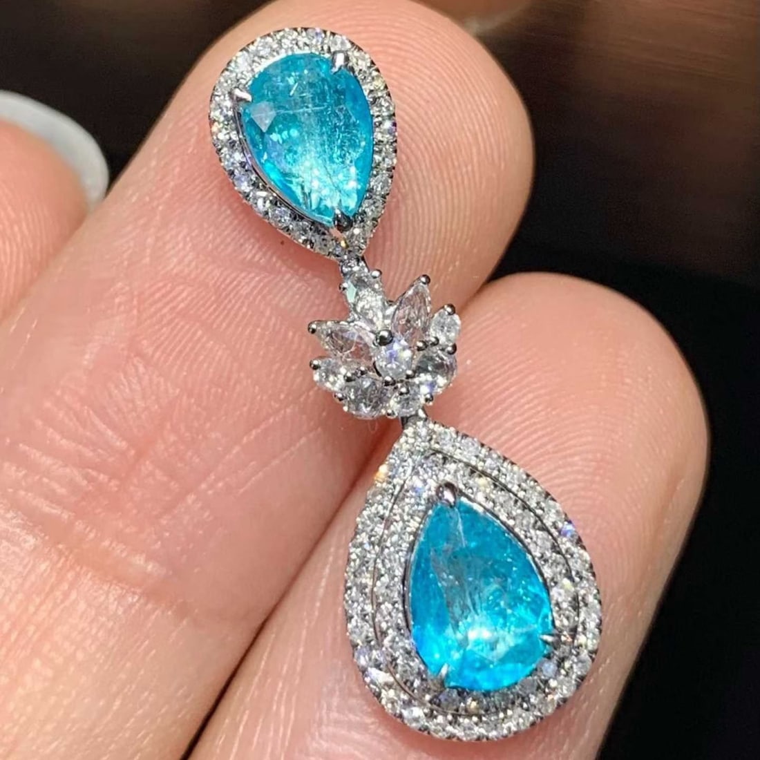 14k Gold 0.9 Ct Natural Paraiba Tourmaline & Diamond Pendant( Without Chain ): Ref:231165061 // gold content:14k gold // main gemstone:paraiba tourmaline // shape:pear // carat weight:0. 9ct // color:blue // treatment:natural // // adjacent gemstone 2 : diamond // shape:round
