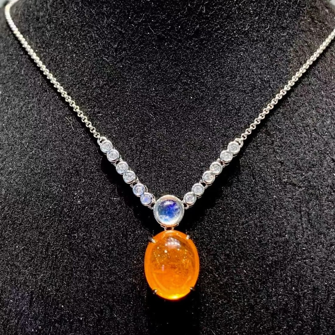 14k Gold 6.2 Ct Natural Spessartine & Diamond Necklace: Ref:231165062 // gold content:14k gold // main gemstone:spessartine // shape:oval // carat weight:6. 2ct // color:orange // treatment:natural // // adjacent gemstone 2 : diamond // shape:round // clar