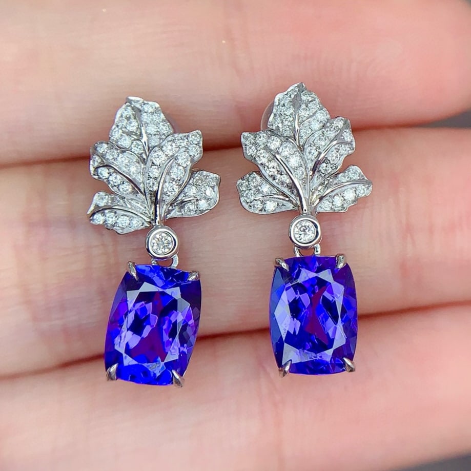 14k Gold 3.38 Ct Natural Tanzanite & Diamond Earrings: Ref:231165066 // gold content:14k gold // main gemstone:tanzanite // shape:cushion // carat weight:3. 38ct // color:blue // treatment:natural // // adjacent gemstone 2 : diamond // shape:round //