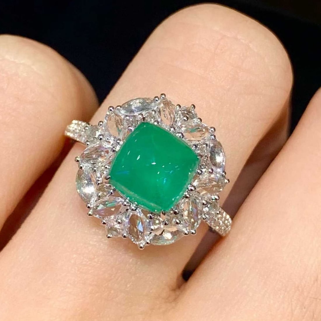 14k Gold 1.6 Ct Natural Emerald & Diamond & Sapphire Ring: Ref:231165080 // gold content:14k gold // ring size:7. 25us // // main gemstone:emerald // shape:sugar-loaf // carat weight:1. 6ct // color:green // treatment:natural // // adjacent gemstone 2 : diamo