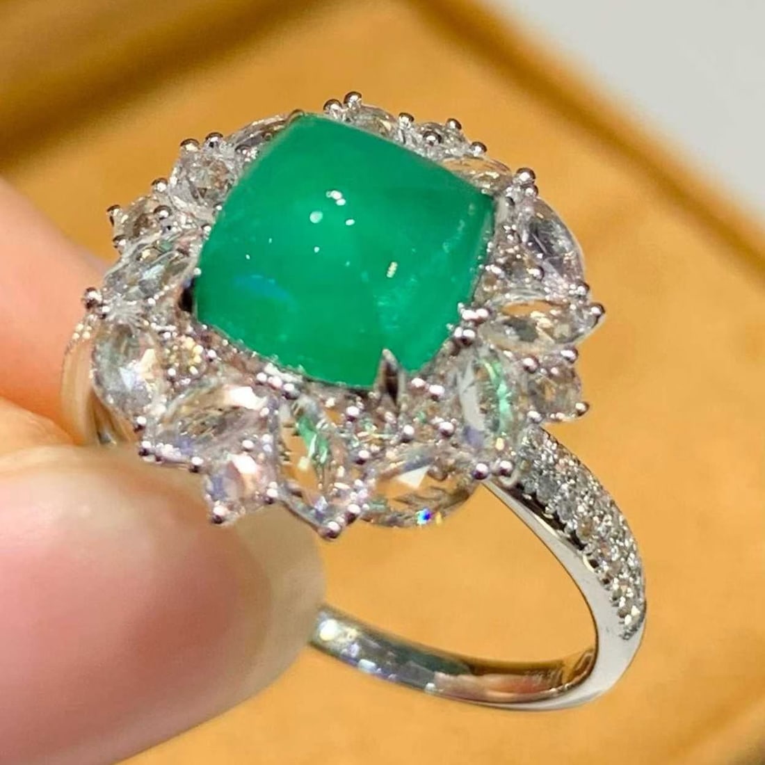 14k Gold 1.6 Ct Natural Emerald & Diamond & Sapphire Ring - 3
