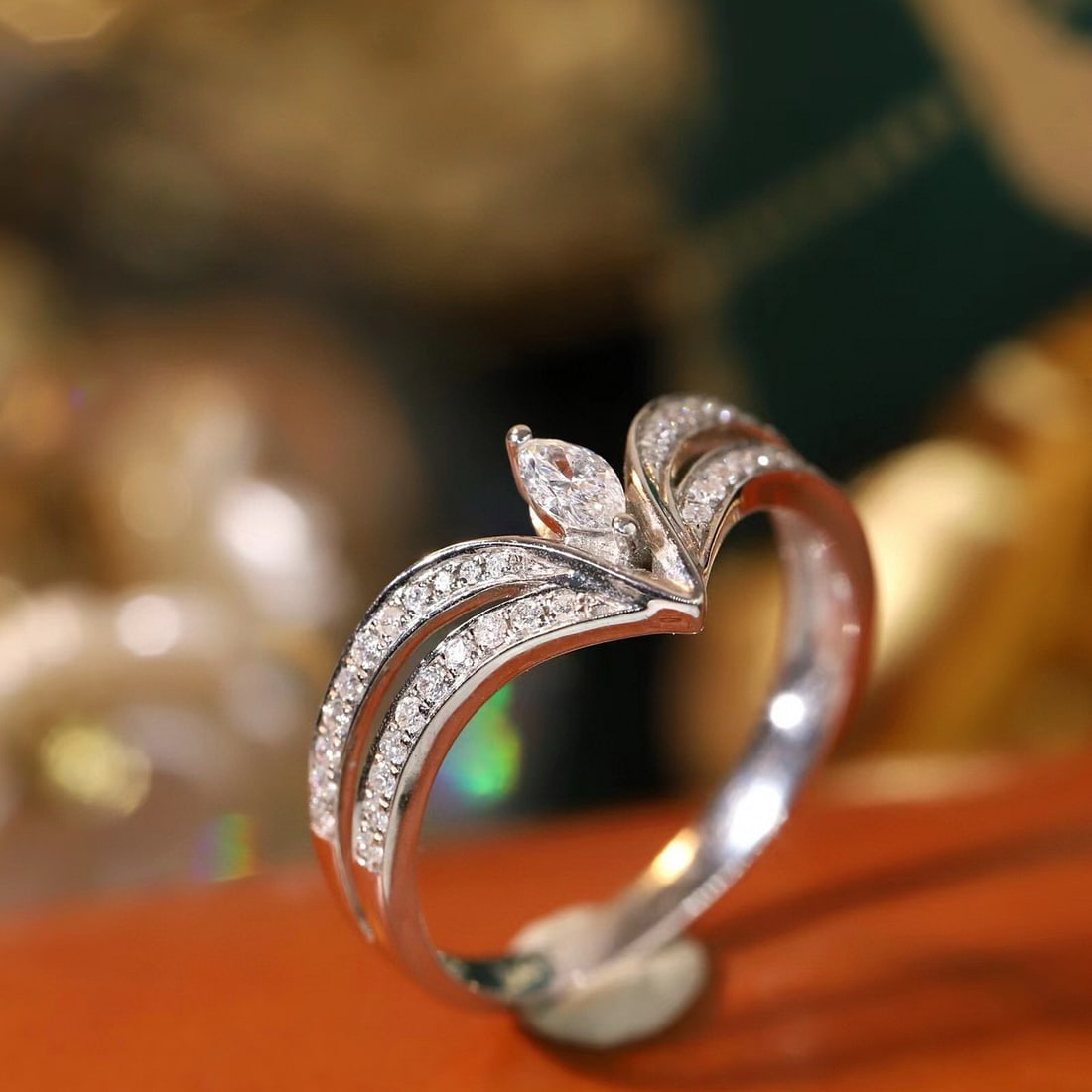 14k Gold 0.32 Ct Natural H Diamond Ring - 4
