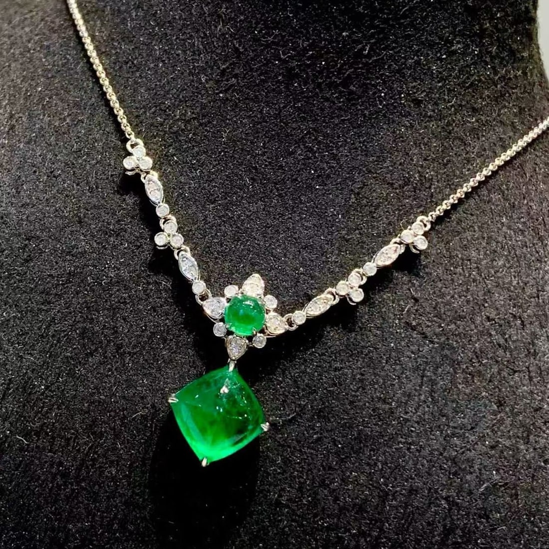 14k Gold 3.8 Ct Natural Emerald & Diamond Necklace - 2