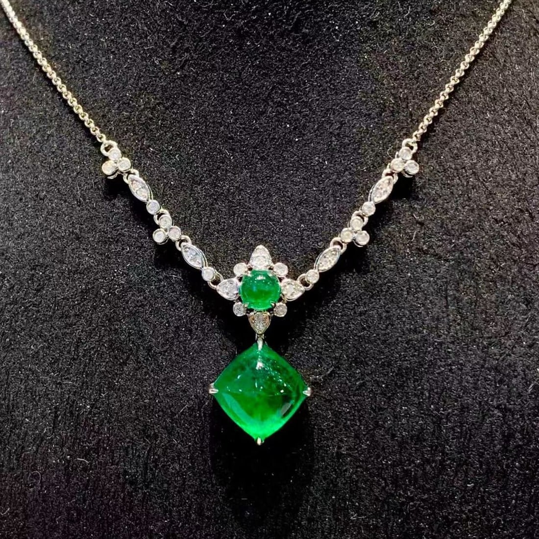 14k Gold 3.8 Ct Natural Emerald & Diamond Necklace - 3