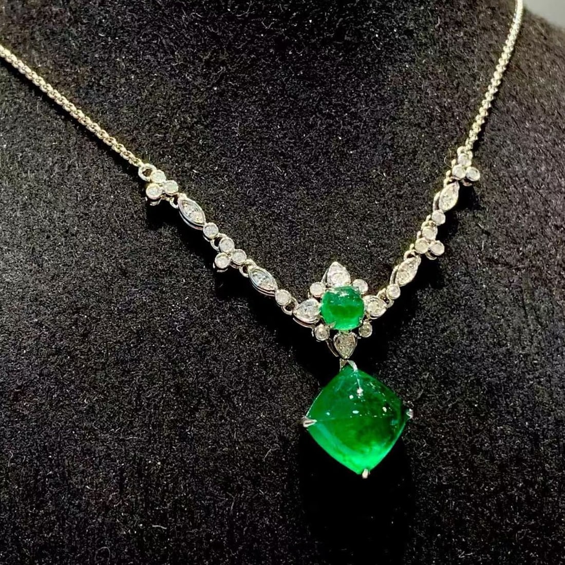 14k Gold 3.8 Ct Natural Emerald & Diamond Necklace - 5