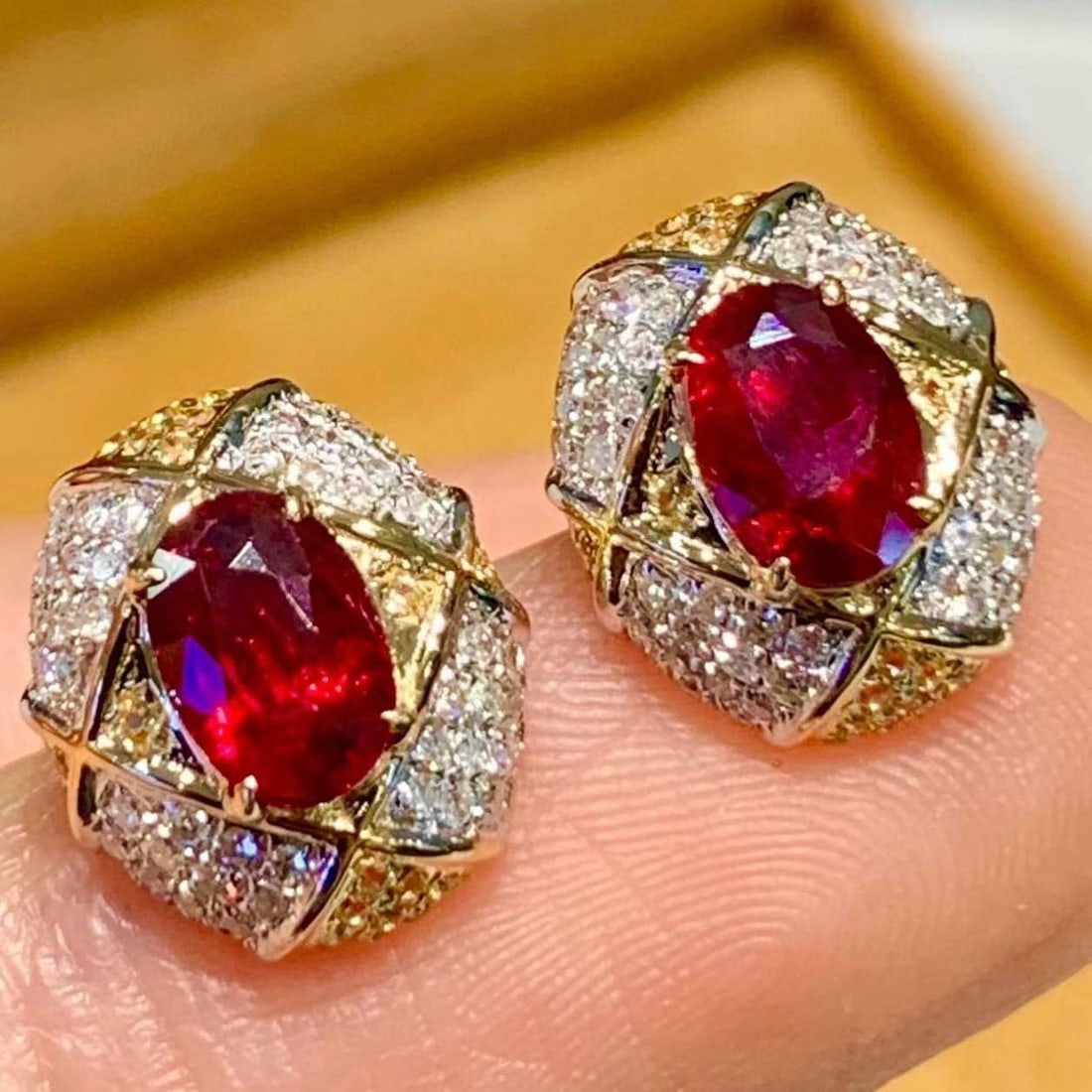 14k Gold 1.1 Ct Natural Ruby & Diamond Earrings: Ref:231165128 // gold content:14k gold // main gemstone:ruby // shape:oval // carat weight:1. 1ct // color:red // treatment:natural // // adjacent gemstone 2 : diamond // shape:round // clarity