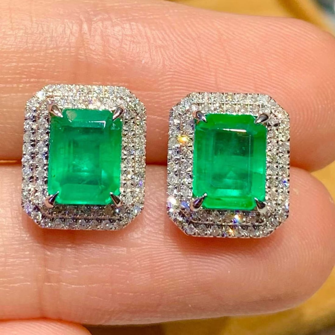 14k Gold 2.1 Ct Natural Emerald & Diamond Earrings - 2