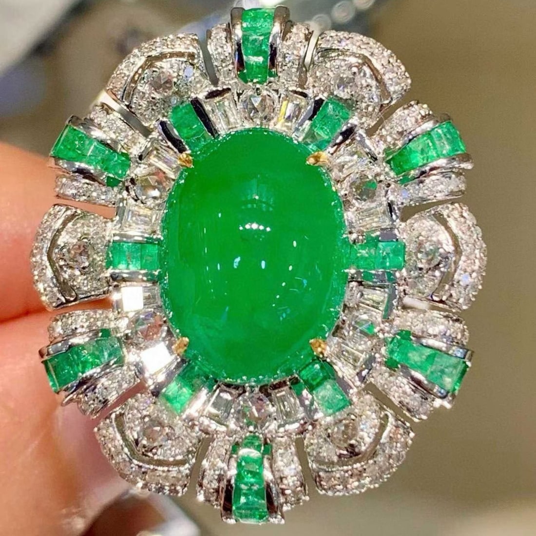 14k Gold 8.05 Ct Natural Emerald & Diamond Ring/pendant( Without Chain ): Ref:231165130 // gold content:14k gold // ring size:7. 25us // // main gemstone:emerald // shape:oval // carat weight:8. 05ct // color:green // treatment:natural // // adjacent gemstone 2 : diamond //