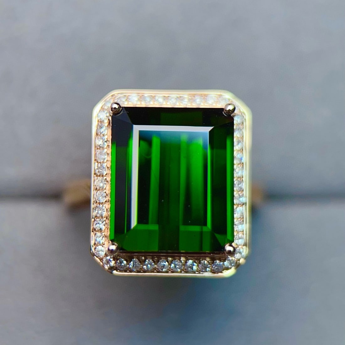 14k Gold 9.96 Ctw Natural Tourmaline & Diamond Ring: Ref:231165153 // gold content:14k gold // ring size:7. 25us // // main gemstone:tourmaline // shape:octagonal // carat weight:9. 75ct // color:green // treatment:natural // // adjacent gemstone 2 : di