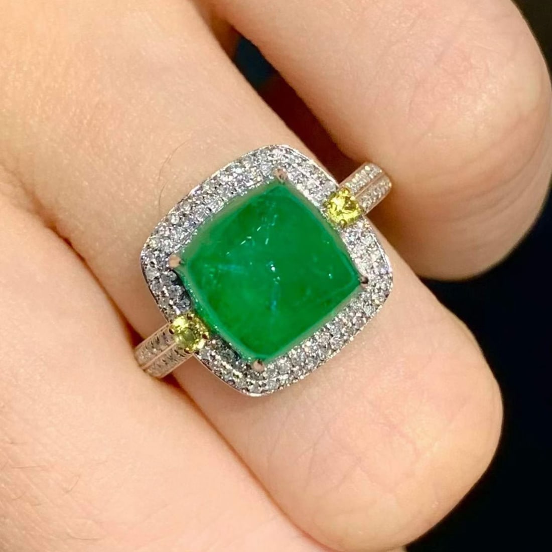 14k Gold 3.9 Ct Natural Emerald & Diamond Ring - 2