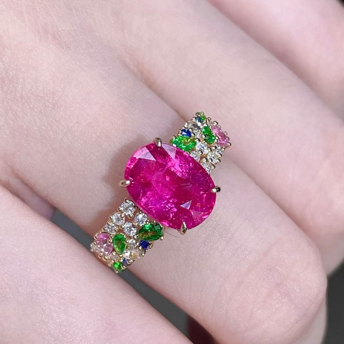 14k Gold 2.81 Ctw Natural Tourmaline & Diamond Ring: Ref:231165205 // gold content:14k gold // ring size:7. 25us // // main gemstone:tourmaline // shape:oval // carat weight:2. 61ct // color:red // treatment:natural // // adjacent gemstone 2 : diamond