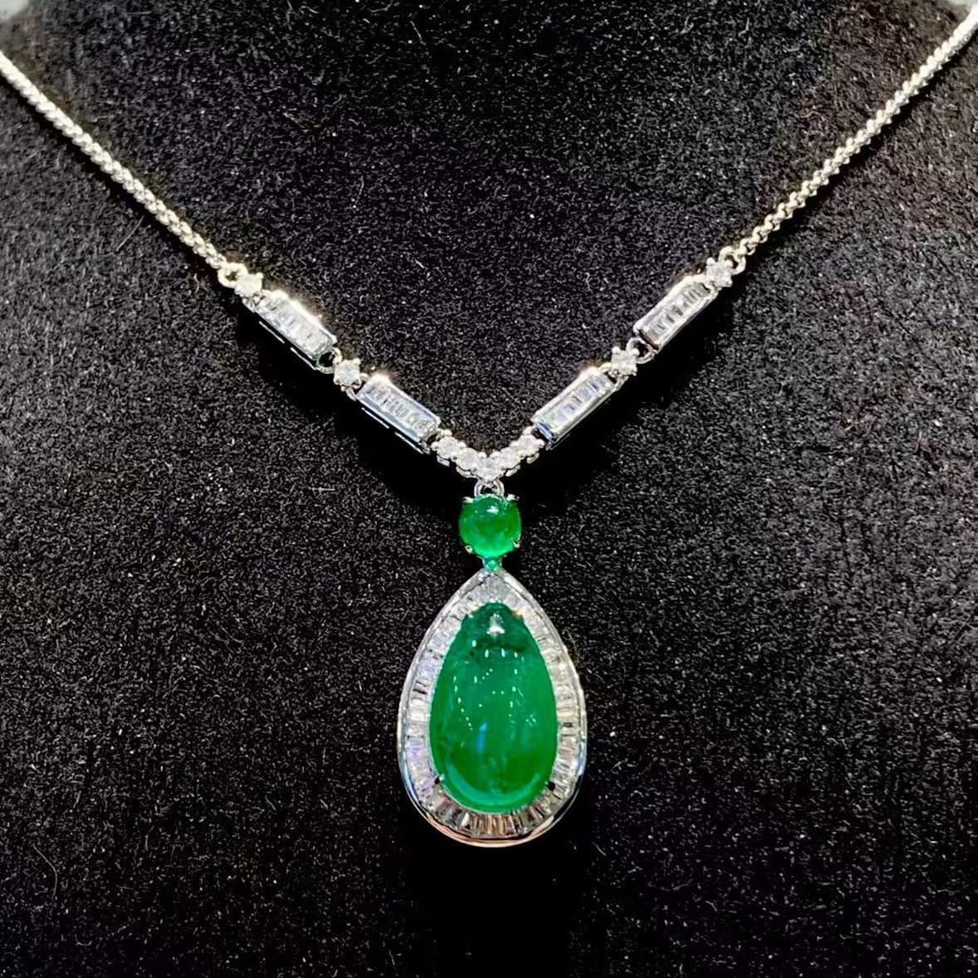 14k Gold 3.3 Ct Natural Emerald & Diamond Necklace - 3