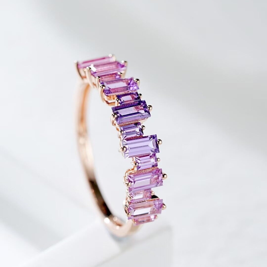 14k Gold 1.27 Ct Natural Sapphire Ring: Ref:231166014 // gold content:14k gold // ring size:7. 25us // // main gemstone:sapphire // shape:rectangle // carat weight:1. 27ct // color:purple & pink // treatment:natural // High Estimate: 4300