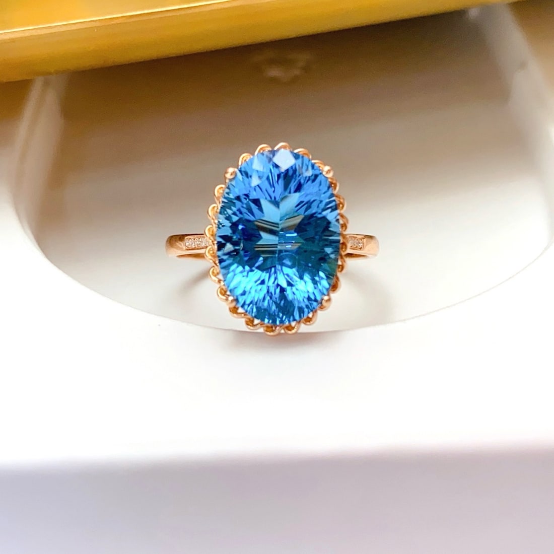 14k Gold 7.50 Ct Natural Topaz & Diamond Ring: Ref:231166029 // gold content:14k gold // ring size:7. 25us // // main gemstone:topaz // shape:oval // carat weight:7. 50ct // color:blue // treatment:natural // // adjacent gemstone 2 : diamond //