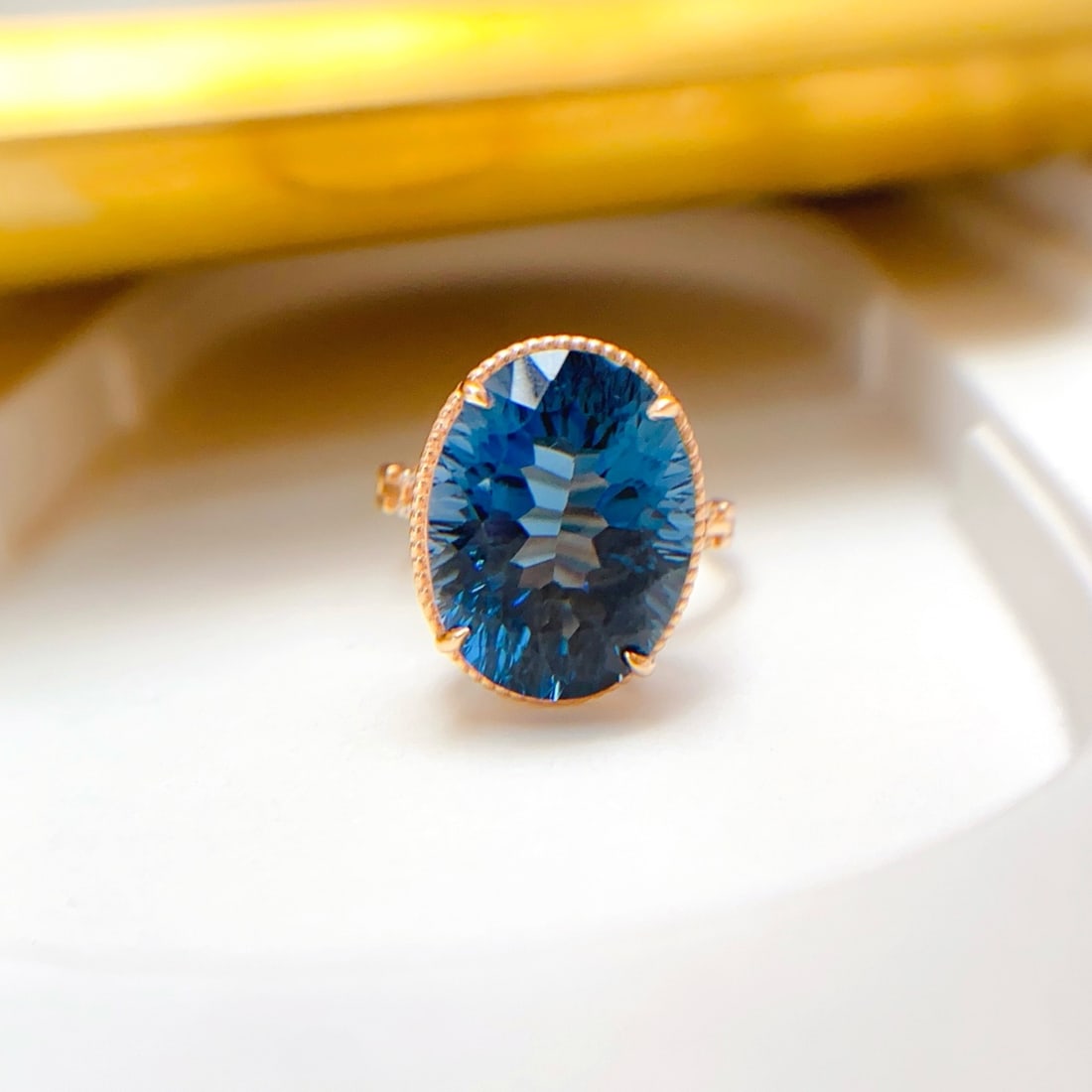 14k Gold 14.00 Ct Natural Topaz & Diamond Ring: Ref:231166038 // gold content:14k gold // ring size:7. 25us // // main gemstone:topaz // shape:oval // carat weight:14. 00ct // color:blue // treatment:natural // // adjacent gemstone 2 : diamond //