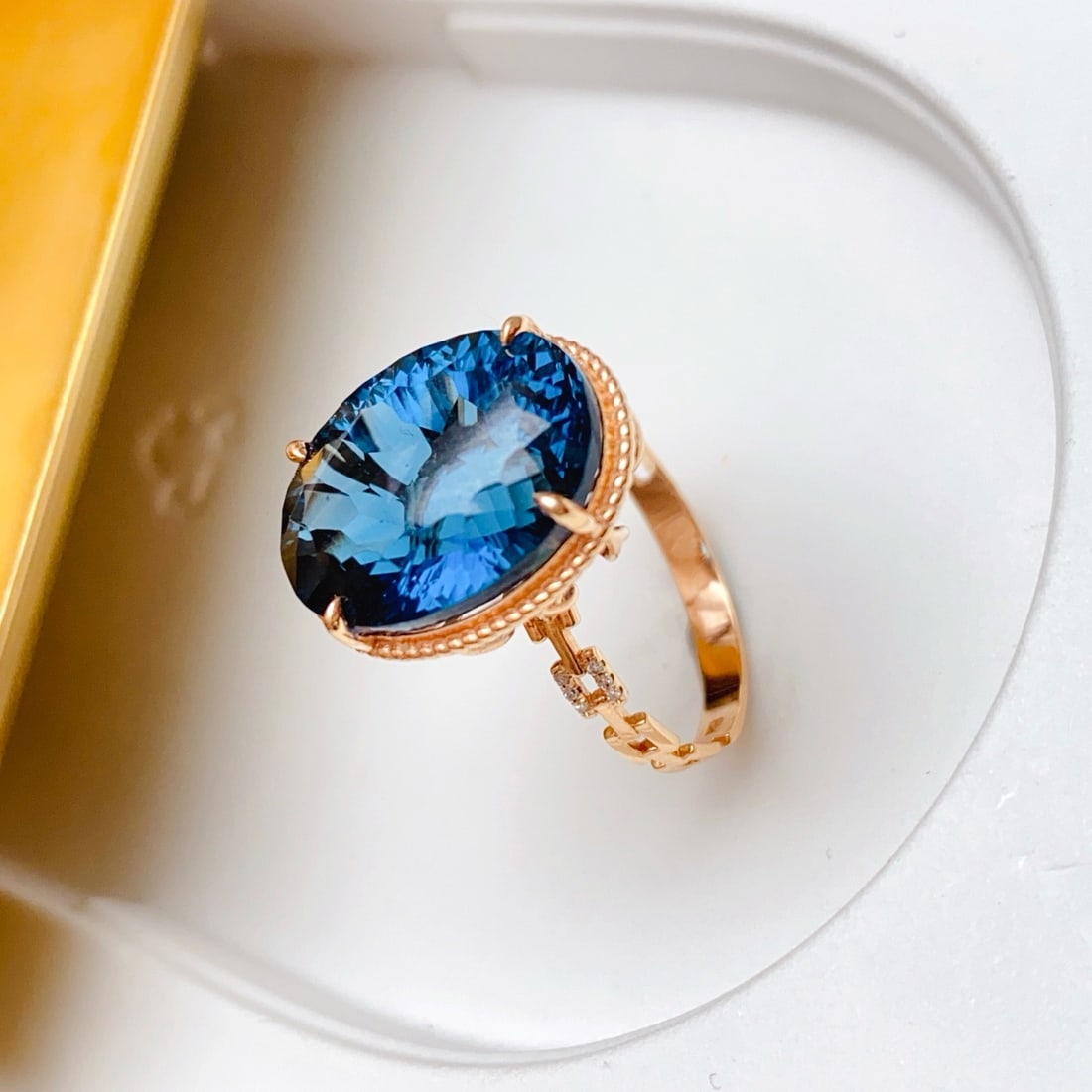 14k Gold 14.00 Ct Natural Topaz & Diamond Ring - 2