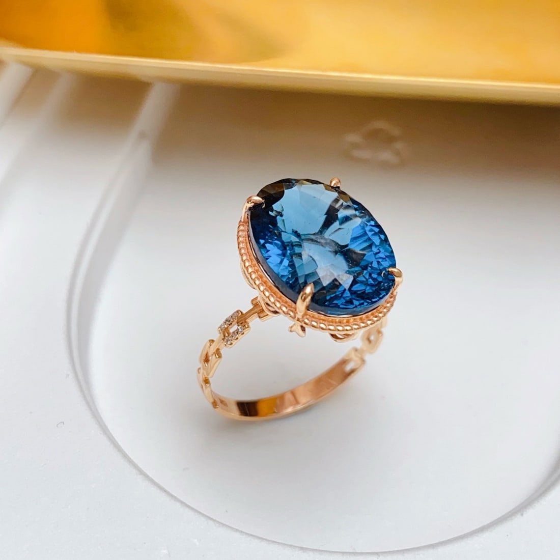 14k Gold 14.00 Ct Natural Topaz & Diamond Ring - 3