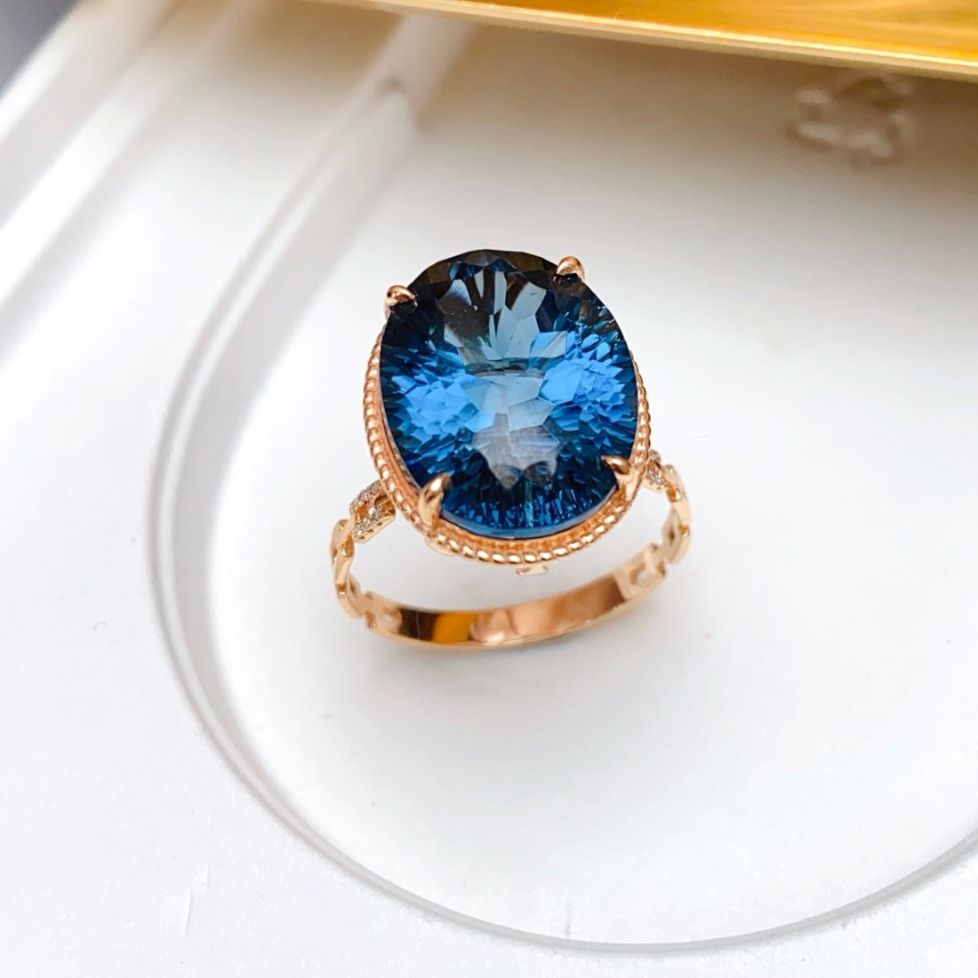 14k Gold 14.00 Ct Natural Topaz & Diamond Ring - 4