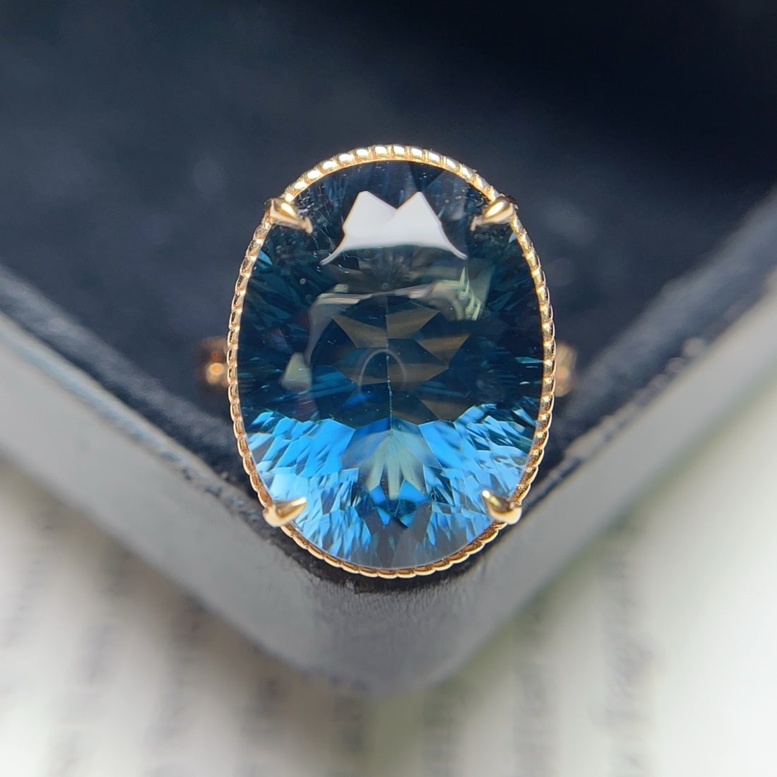 14k Gold 13.00 Ct Natural Topaz Ring: Ref:231166042 // gold content:14k gold // ring size:7. 25us // // main gemstone:topaz // shape:oval // carat weight:13. 00ct // color:blue // treatment:natural // High Estimate: 5300 Low Estimate: