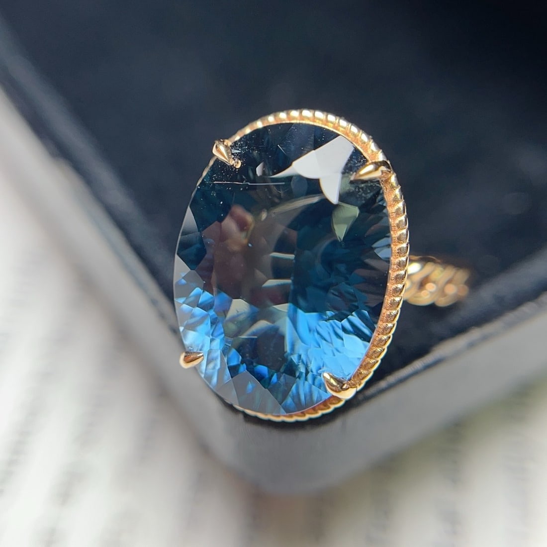 14k Gold 13.00 Ct Natural Topaz Ring - 2