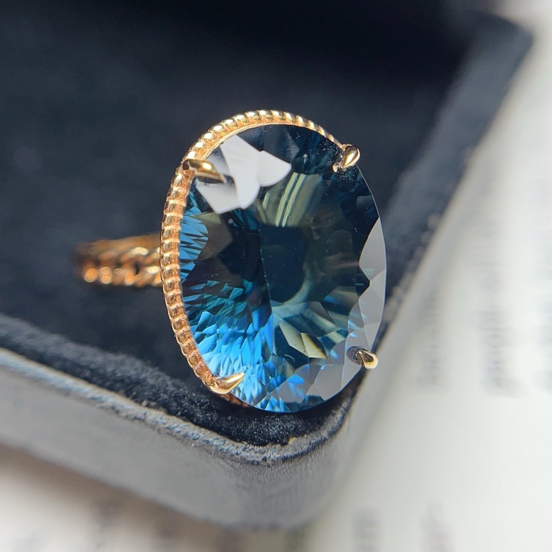 14k Gold 13.00 Ct Natural Topaz Ring - 3