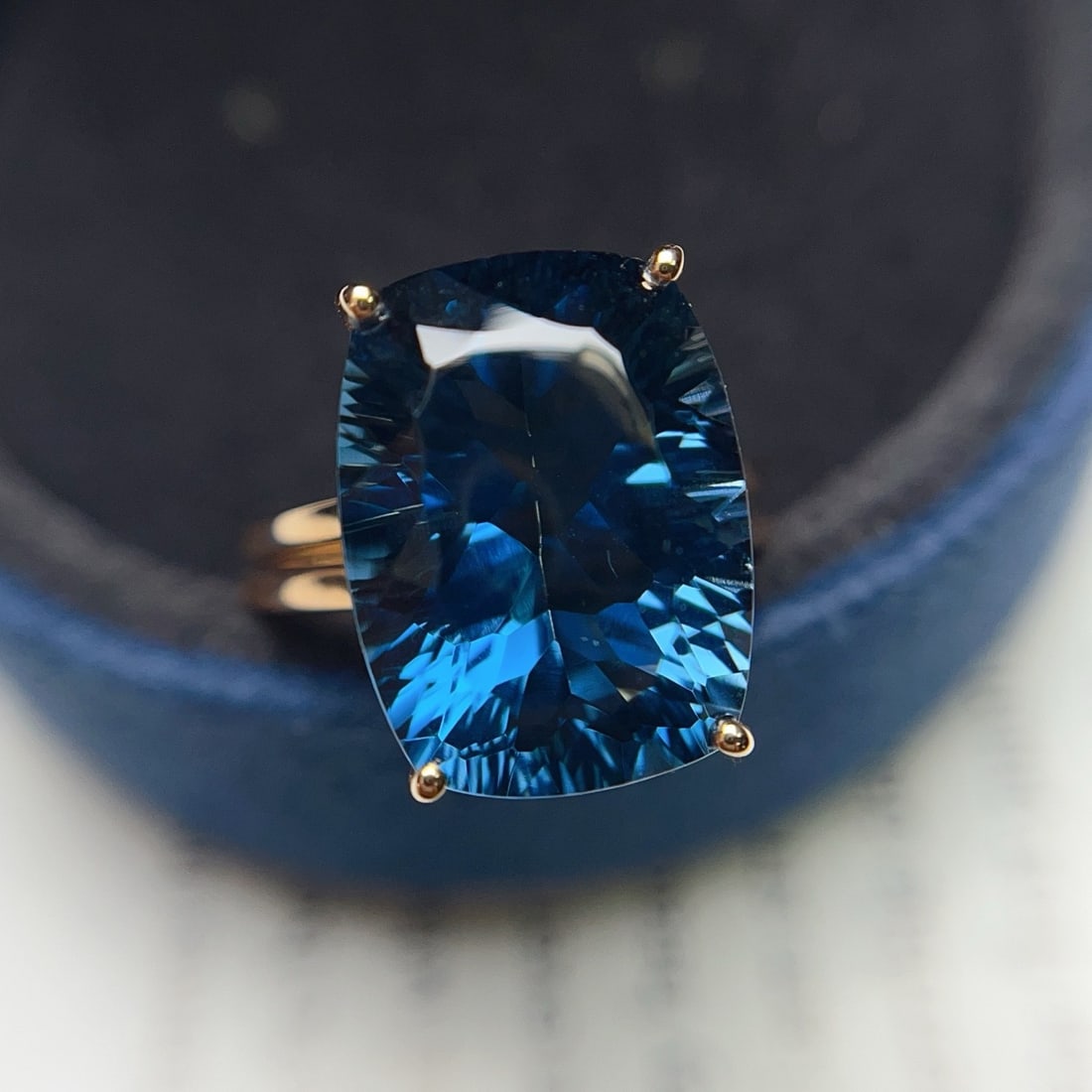 14k Gold 11.20 Ct Natural Topaz Ring - 2