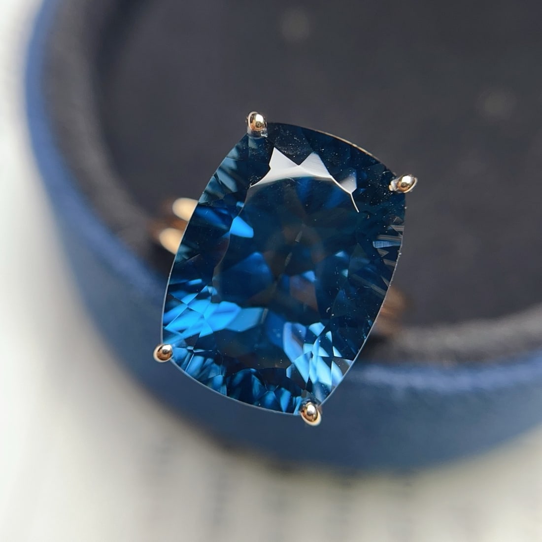 14k Gold 11.20 Ct Natural Topaz Ring - 3