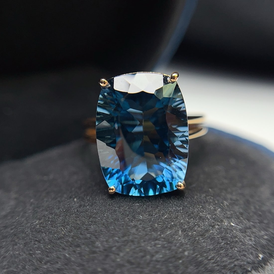 14k Gold 11.20 Ct Natural Topaz Ring - 4