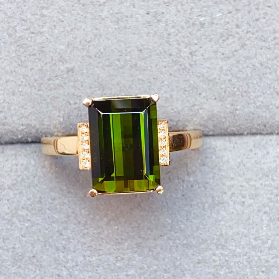 14k Gold 3.63 Ctw Natural Tourmaline & Diamond Ring: Ref:231166048 // gold content:14k gold // ring size:7. 25us // // main gemstone:tourmaline // shape:octagonal // carat weight:3. 6ct // color:green // treatment:natural // // adjacent gemstone 2 :