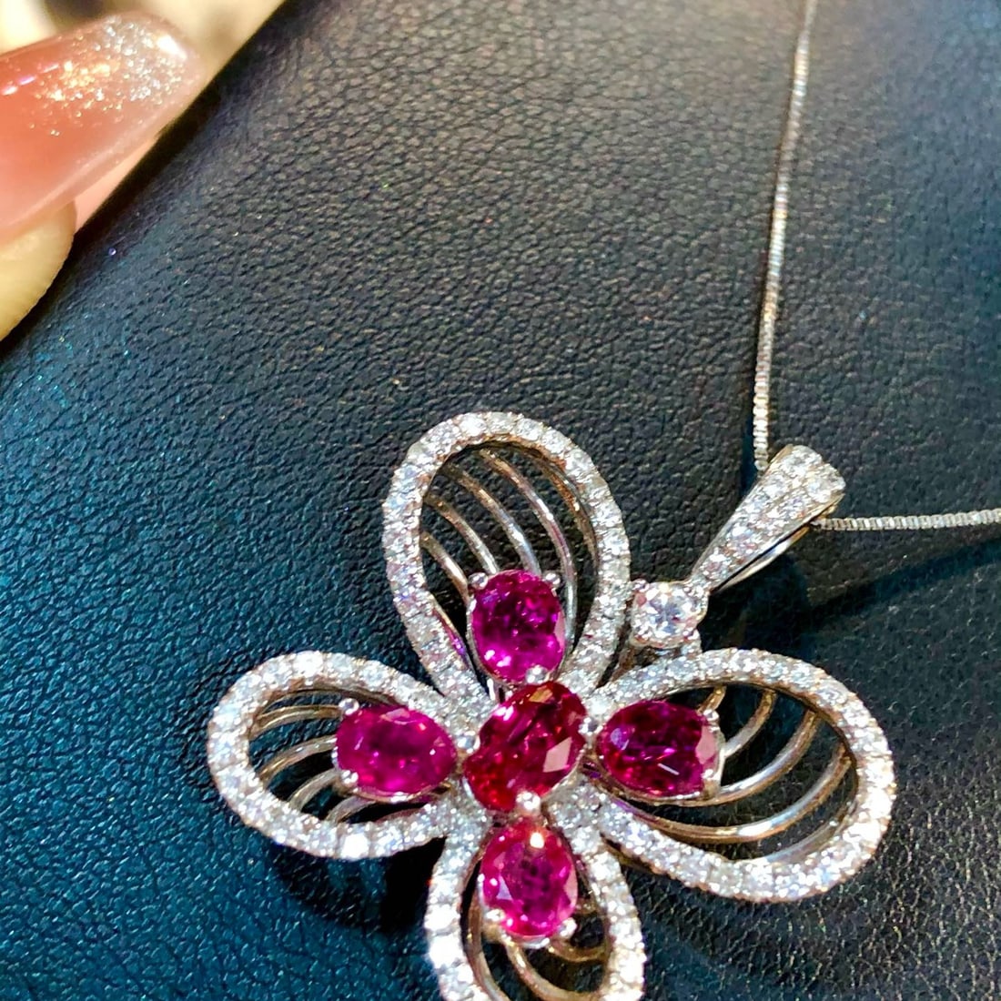 14k Gold 2.67 Ctw Natural Ruby & Diamond Necklace: Ref:231166054 // gold content:14k gold // main gemstone:ruby // shape:oval // carat weight:2ct // color:red // treatment:natural // // adjacent gemstone 2 : diamond // shape:round // carat weight:0. 6