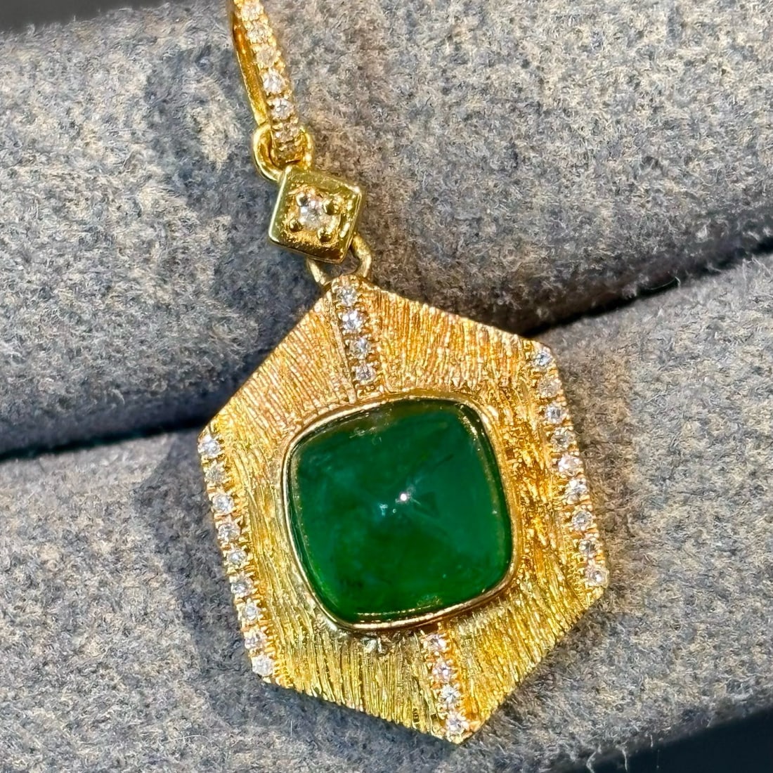 14k Gold 1.2 Ct Vivid Green Natural Emerald & Diamond Pendant( Without Chain ) - 4